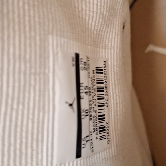 Nike Air Jordan's size 11. Off white. - Picture 6 of 8